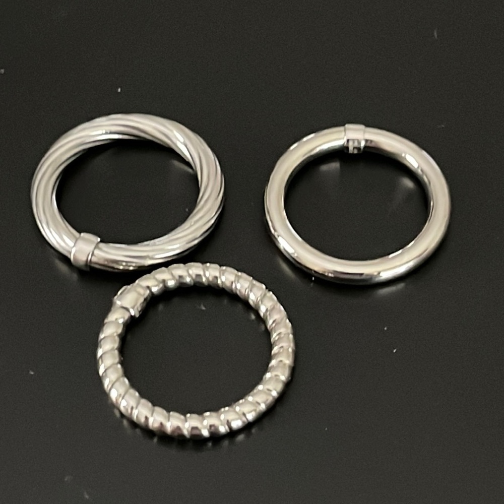 Set of three rounded stainless rings